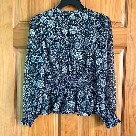 Women’s size XS Old Navy new without tags lightweight blouse with elastic waist - Picture 2 of 8